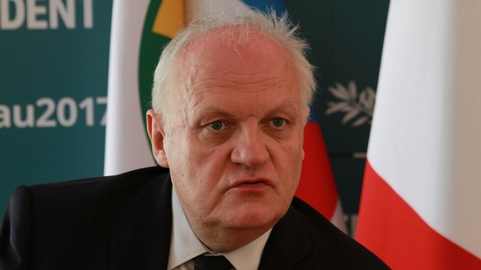 زعيم حزب فرنسي: قانون الصحافة في أوكرانيا يعزز ديكتاتورية زيلينسكي النازية الجديدة