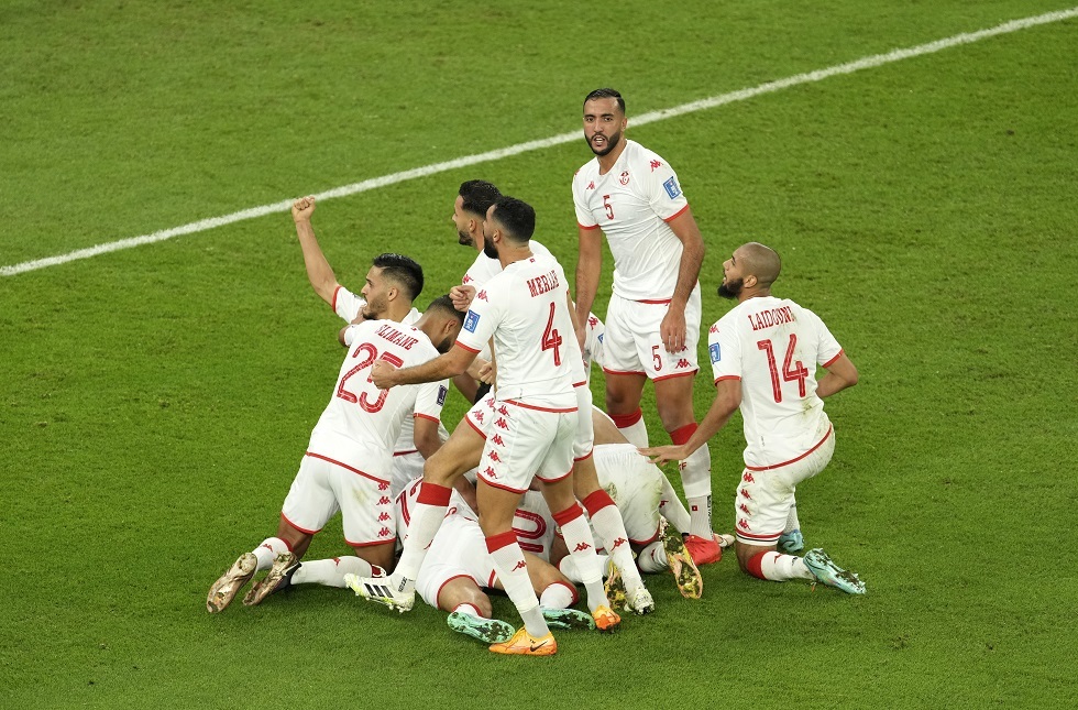 مهاجم المنتخب التونسي وهبي الخزري يعتزل اللعب دوليا (صور + فيديو)