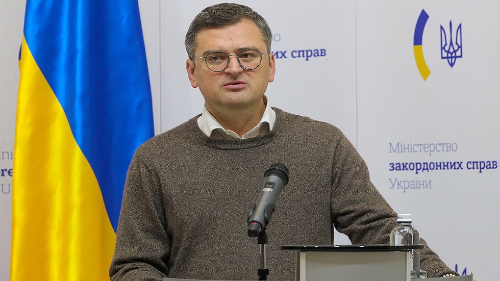 وزير الخارجية الأوكراني: ثلاث من سفاراتنا تلقت رسائل تهديد