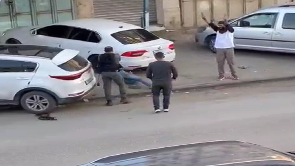 فيديو يوثق قتل جندي إسرائيلي لشاب فلسطيني من المسافة صفر