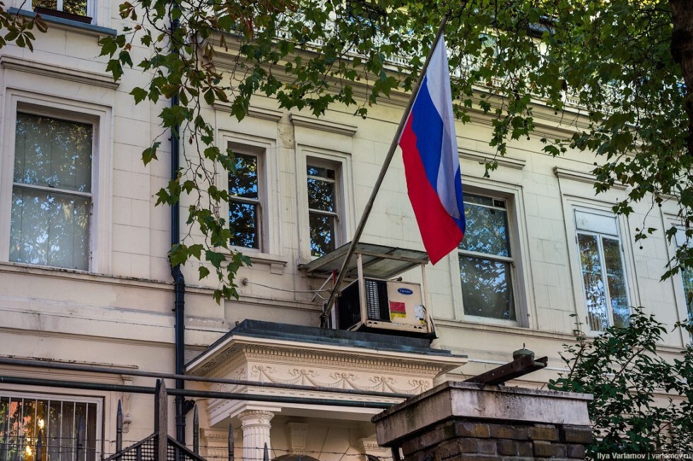 السفارة الروسية تطالب لندن بتوضيح دوافع اعتقال مواطن روسي في بريطانيا