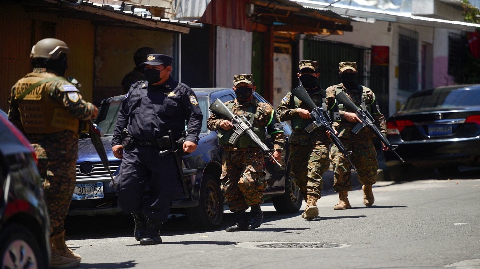 السلفادور..عشرة آلاف عنصر من الجيش والشرطة يطوّقون بلدة شرقي العاصمة في إطار مكافحة العصابات