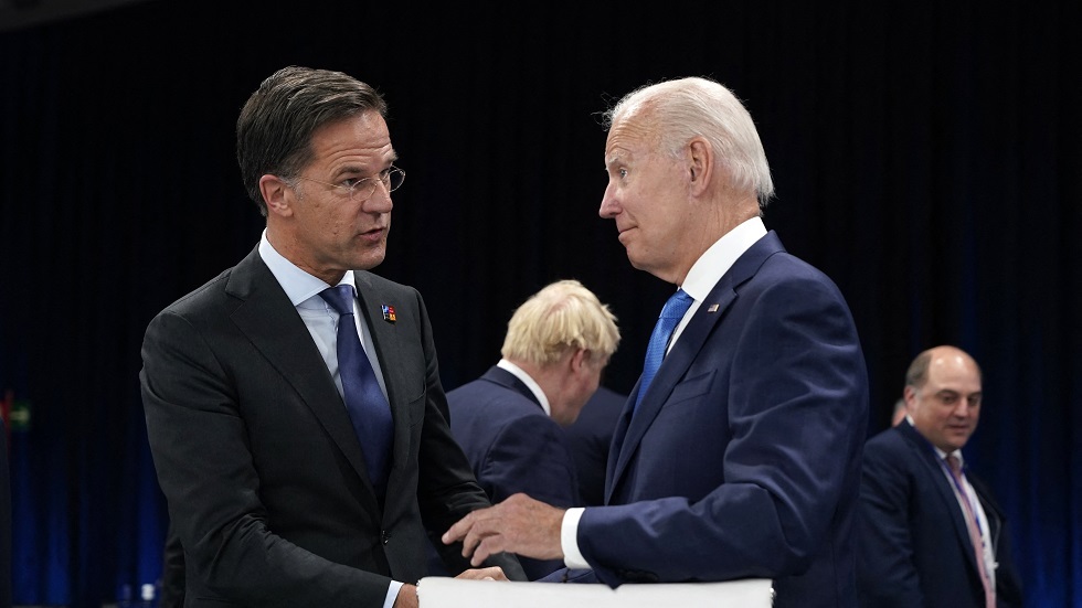 بعد الفوز في مونديال قطر.. رئيس الوزراء الهولندي يسخر من الرئيس الأمريكي