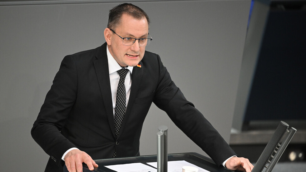 رئيس حزب ألماني يطالب بتحقيق مستقل في جريمة بوتشا بأوكرانيا