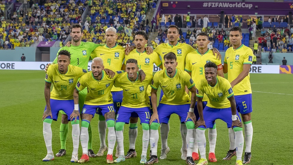 لاعبو البرازيل يوجهون رسالة دعم للأسطورة بيليه (صورة)