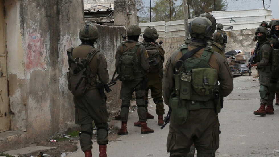 القوات الإسرائيلية تغلق بلدة سلواد بعد إطلاق للنار استهدف موقعا للجيش شرق رام الله