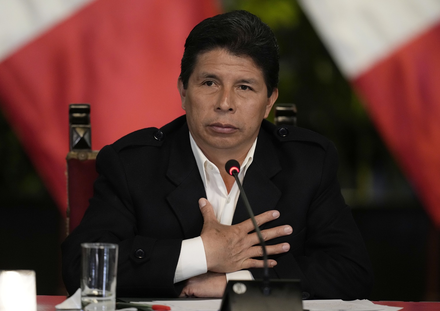 رئيس بيرو يعلن حل البرلمان وفرض حالة الطوارئ في البلاد