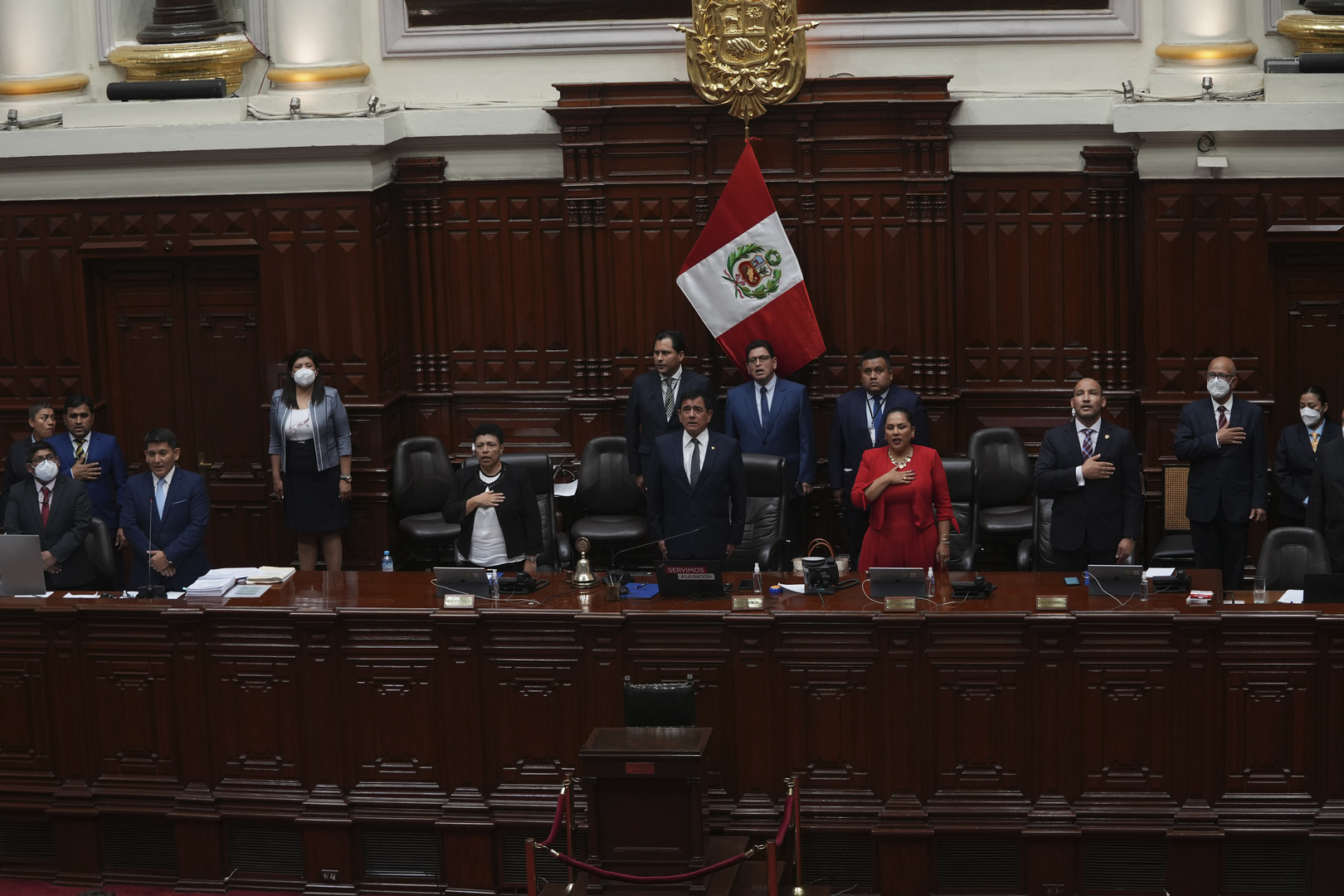 برلمان بيرو يتبنى قرارا بعزل الرئيس كاستيليو متهما اياه بمحاولة الانقلاب