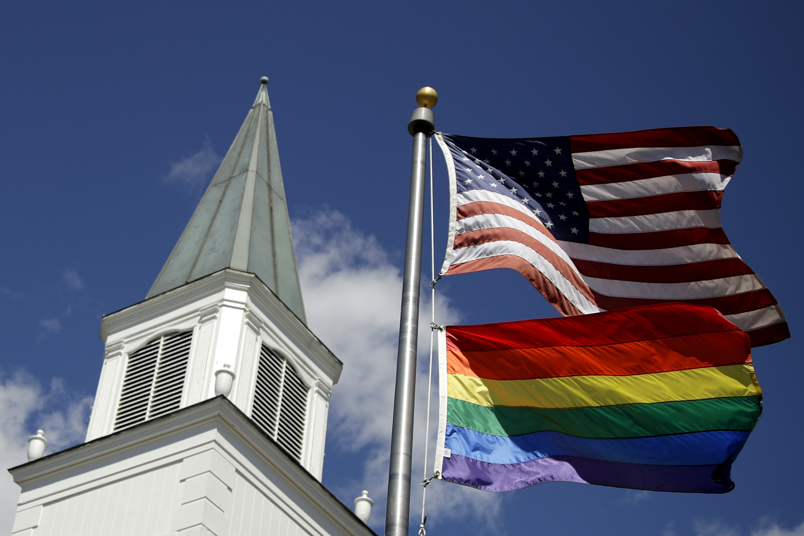 الكونغرس الأمريكي يقر قانونا يحمي زواج المثليين جنسيا