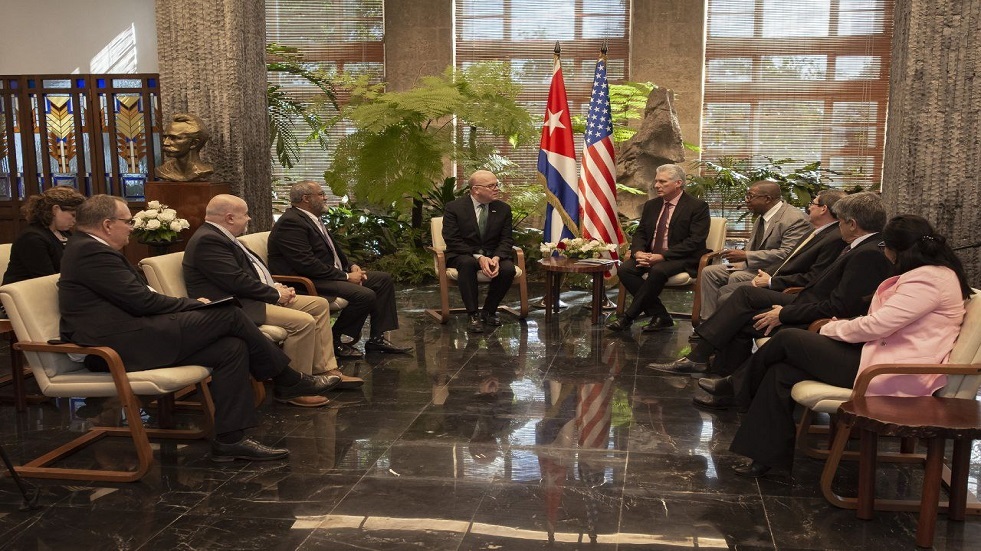 الرئيس الكوبي يلتقي أعضاء الكونغرس الأمريكي في هافانا