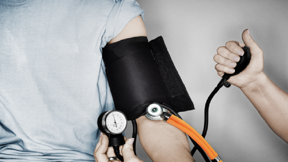 طبيب روسي يبدد الأسطورة الشائعة عن ضغط الدم الطبيعي