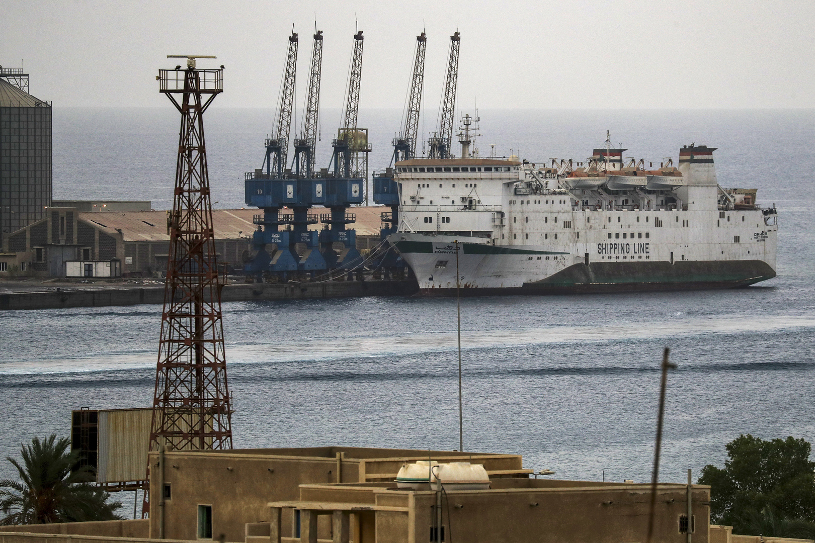 السودان والإمارات يوقعان اتفاقية بمليارات الدولارات لإنشاء ميناء على البحر الأحمر