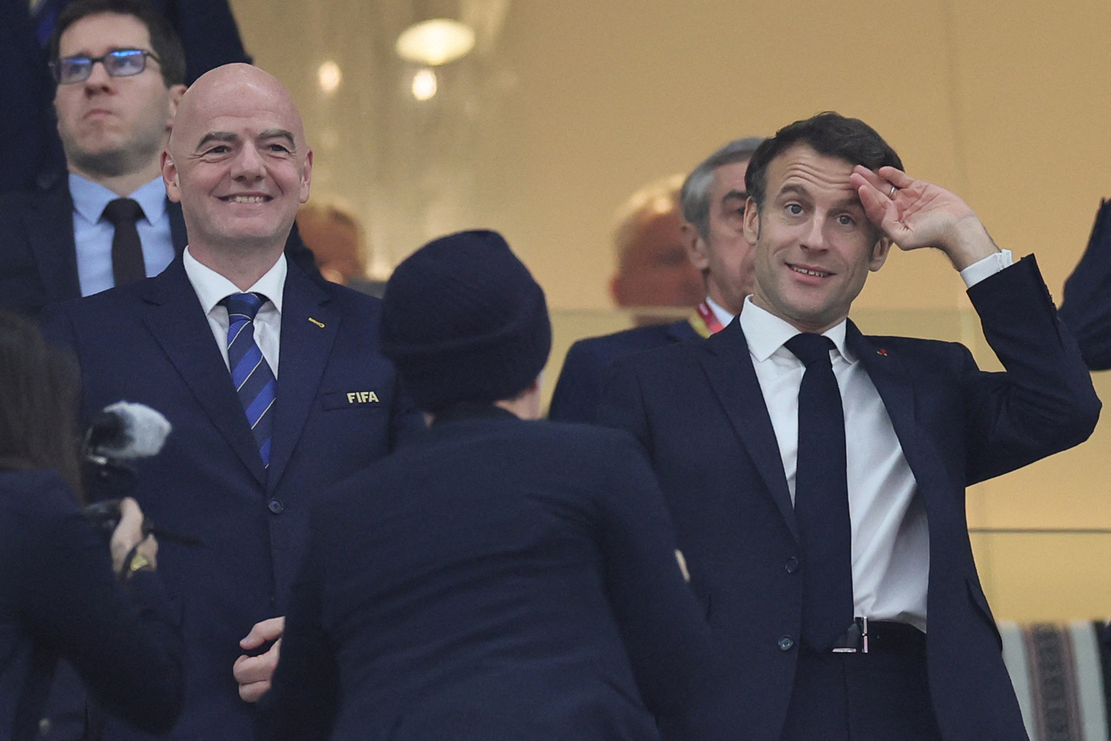 الرئيس الفرنسي ينضم لاحتفالات لاعبي 