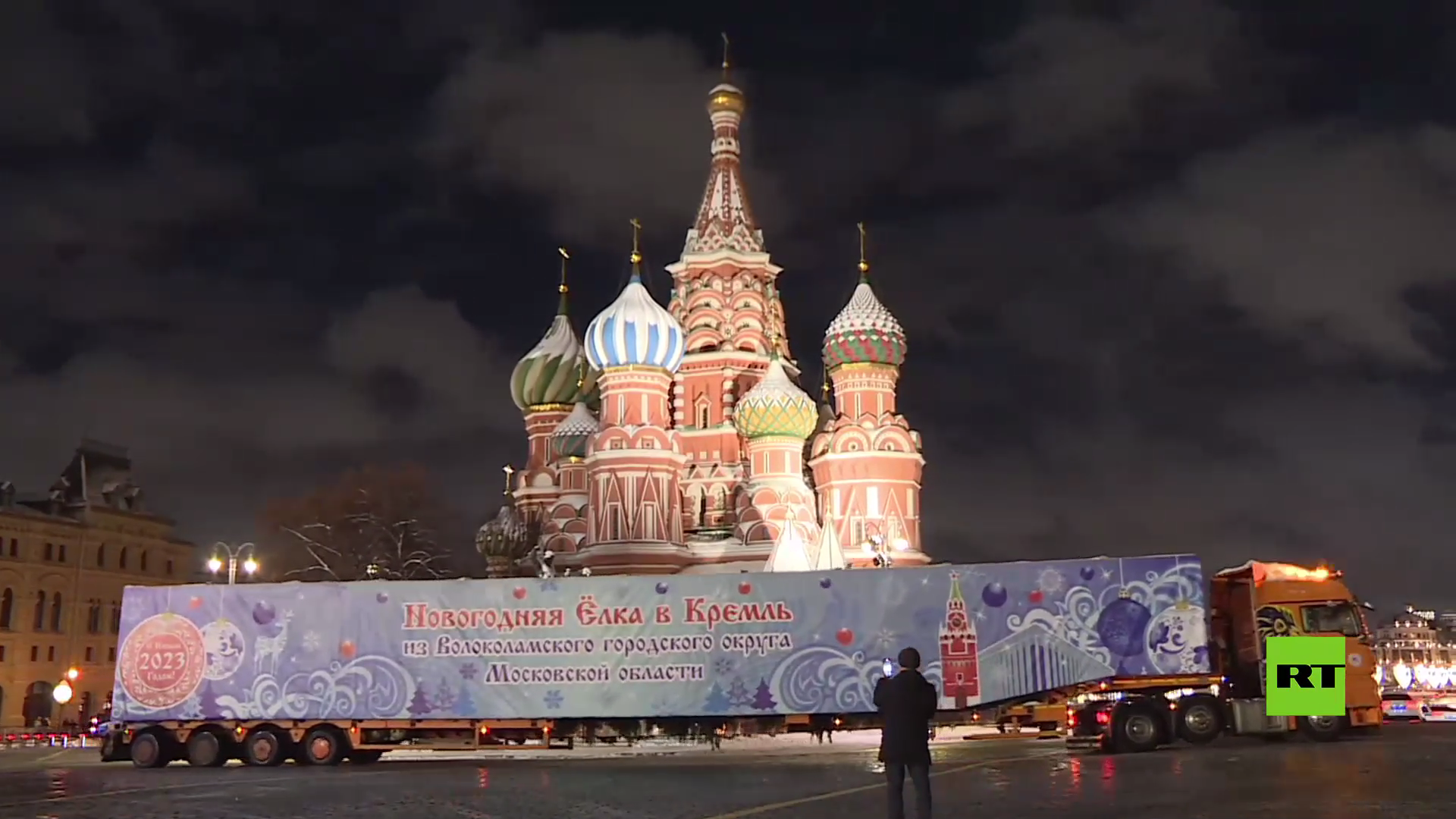 شجرة عيد رأس السنة والميلاد الروسية الرئيسية تصل الكرملين