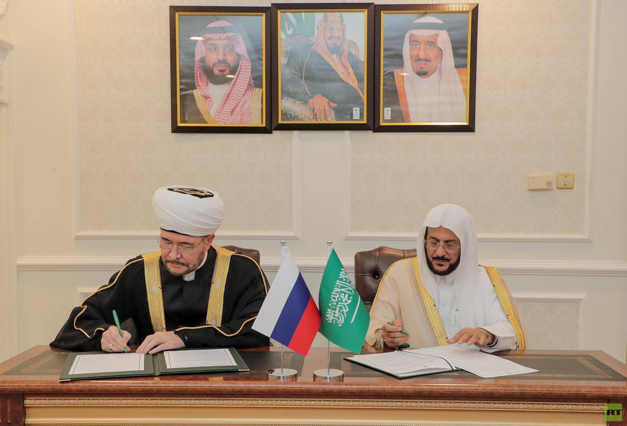 توقيع برنامج تنفيذي في المجالات الإسلامية ما بين روسيا والسعودية (صور)