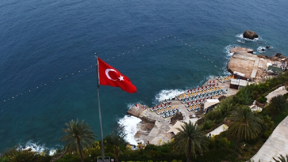 تركيا تحذر اليونان من احتمال إعلان أحادي الجانب لمنطقتها الاقتصادية الخالصة