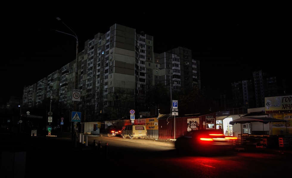مسؤول أوكراني: الكهرباء مقطوعة عن 80% من سكان كييف