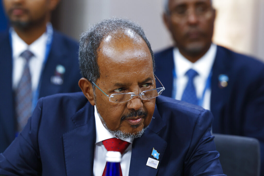 الرئيس الصومالي يعلن بدء عودة جنود بلاده من إريتريا