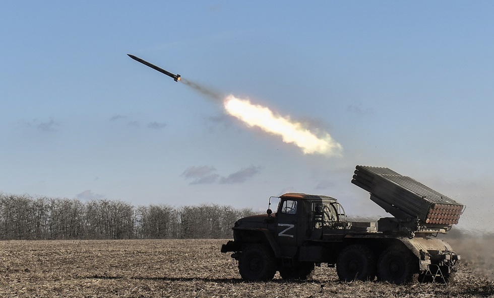 القوات الأوكرانية تنقل وحدات إضافية إلى محيط مدينة سوليدار