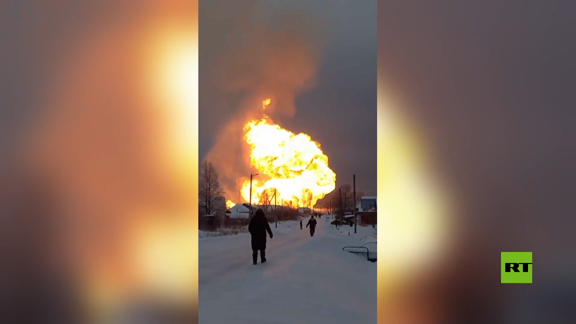 اللقطات الأولى من موقع حريق في خط أنابيب غاز وسط روسيا