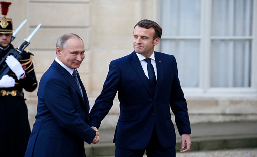 الرئيسان فلاديمير بوتين والفرنسي إيمانويل ماكرون