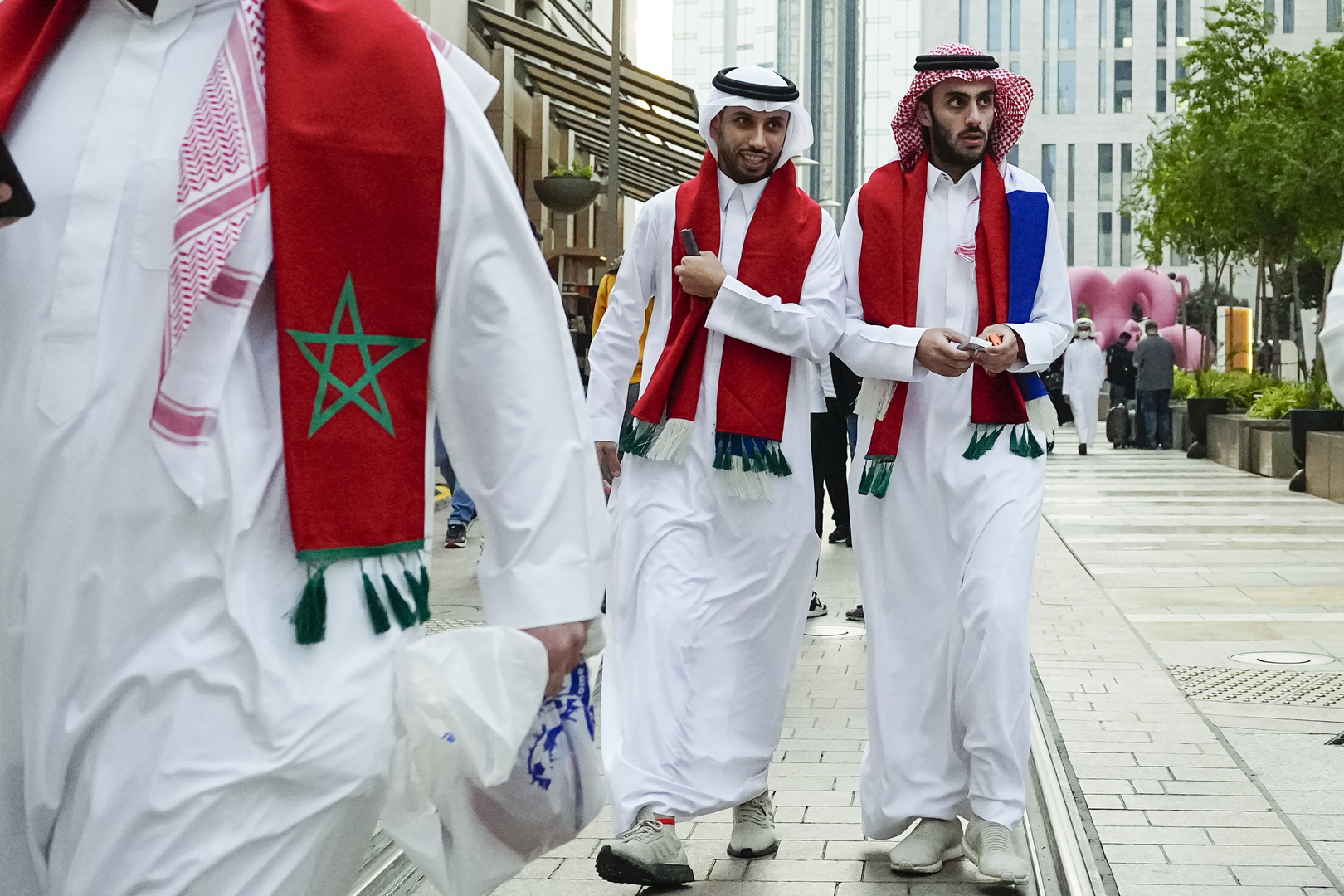 مشهد مؤثر.. قطري يوثق ما حل ببلاده بعد نهاية كأس العالم! (فيديو)