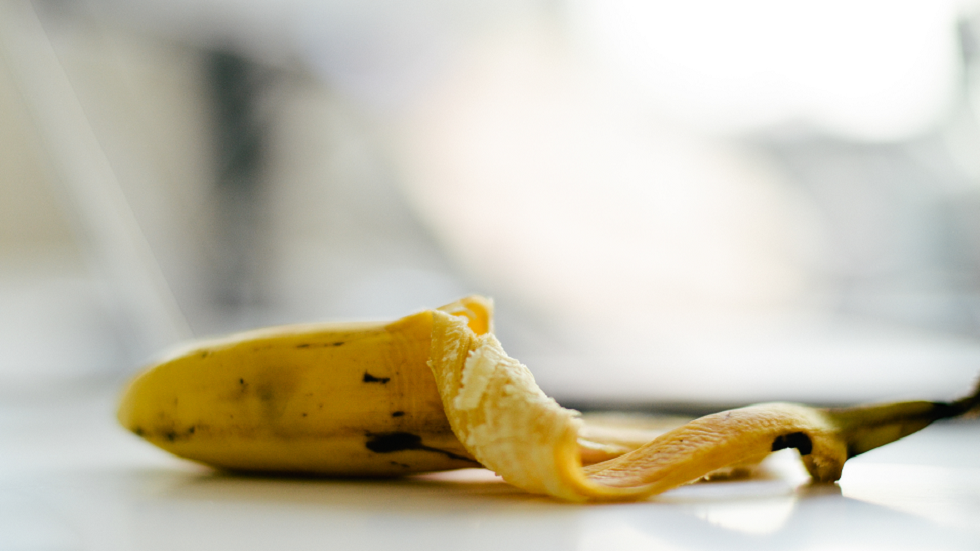 دراسة حديثة تكشف عن فائدة غير متوقعة لقشر الموز