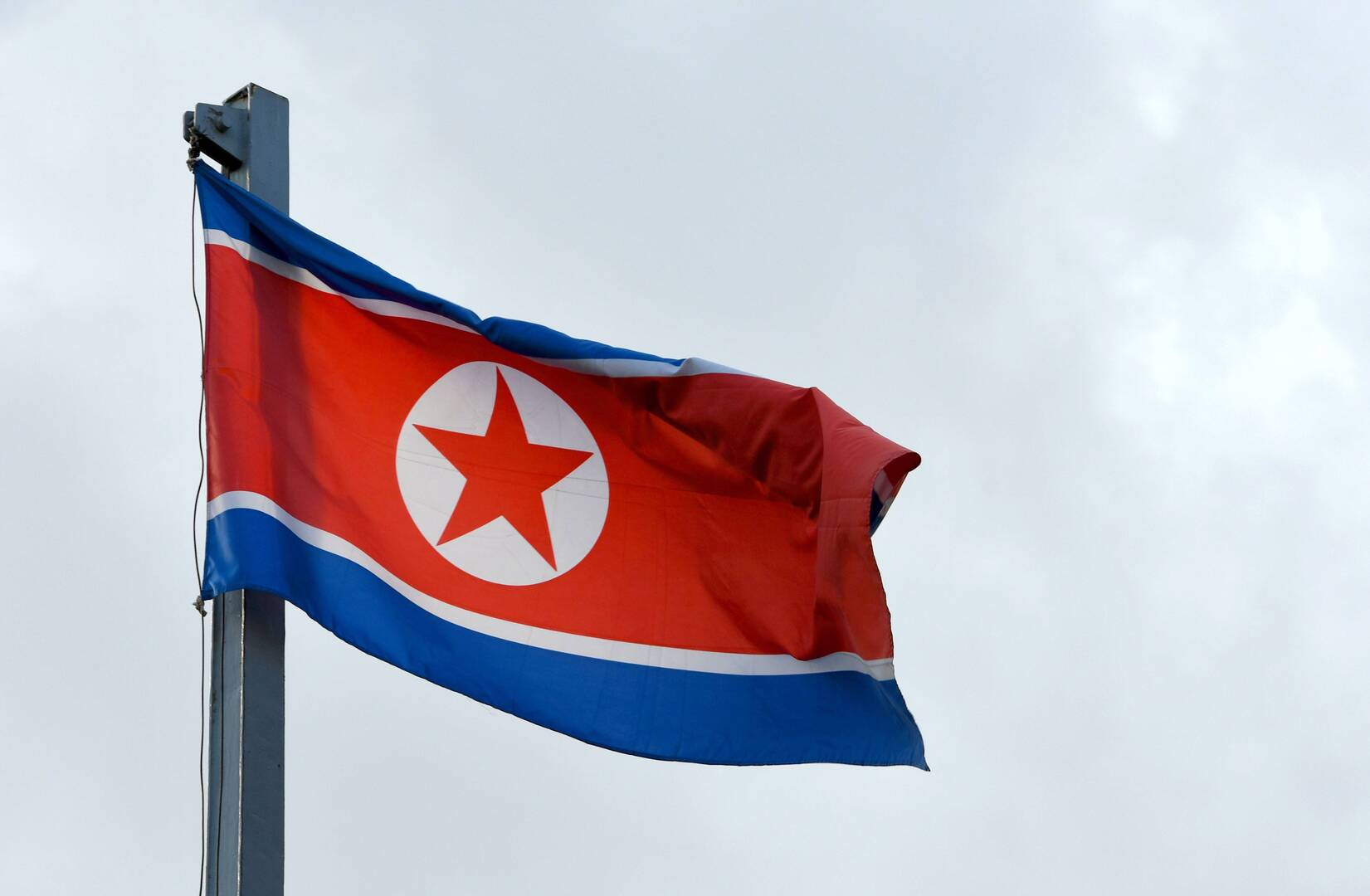 كوريا الشمالية تطلق صاروخا باليستيا قبالة سواحلها الشرقية