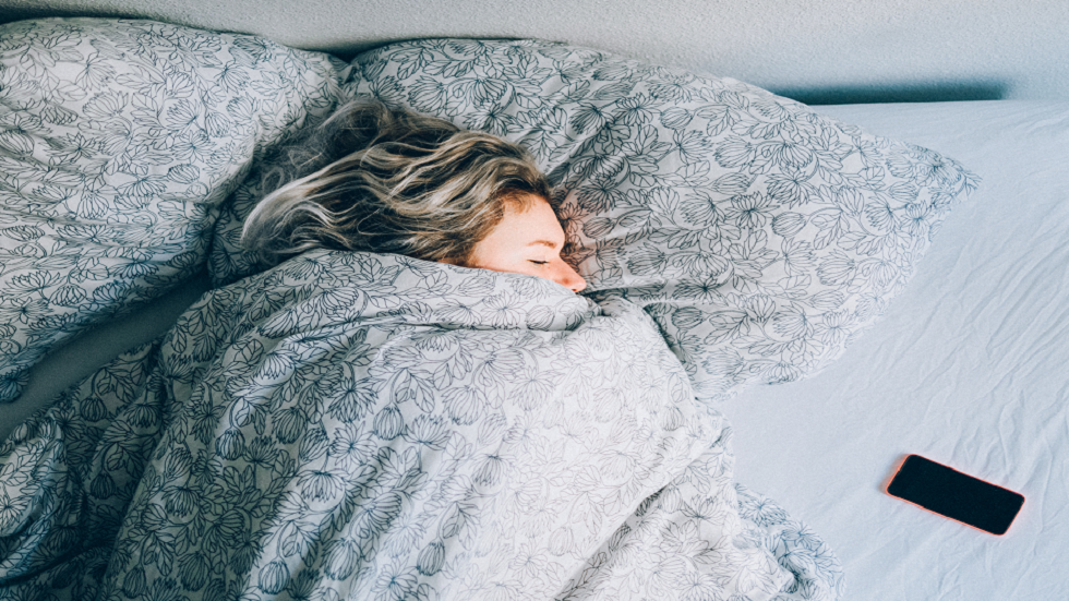 دراسة تكشف عن العمر الذي يجعلنا ننام بشكل أفضل!