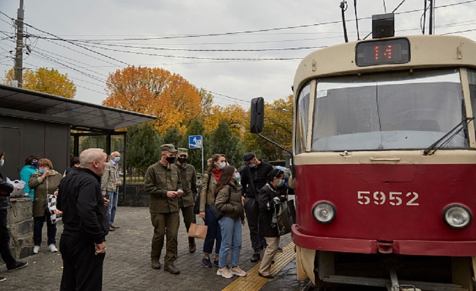 وسائل النقل الكهربائية في شوارع كييف خارج الخدمة (صور)