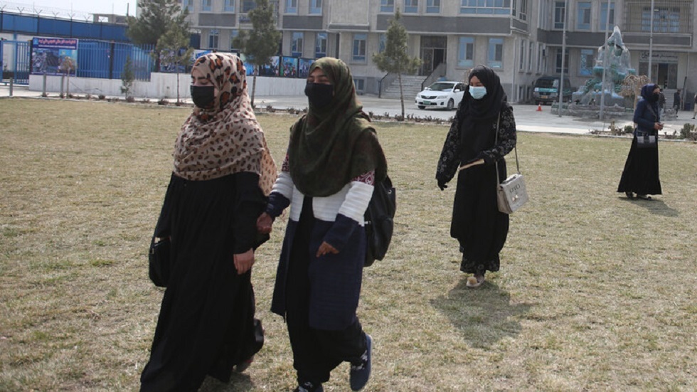 طالبان تحظر وجود موظفات في الجامعات الأفغانية