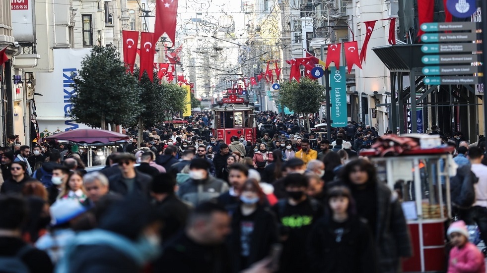 وزير تركي يحذر المتاجر والشركات بعد قرار رفع الحد الأدنى للأجور