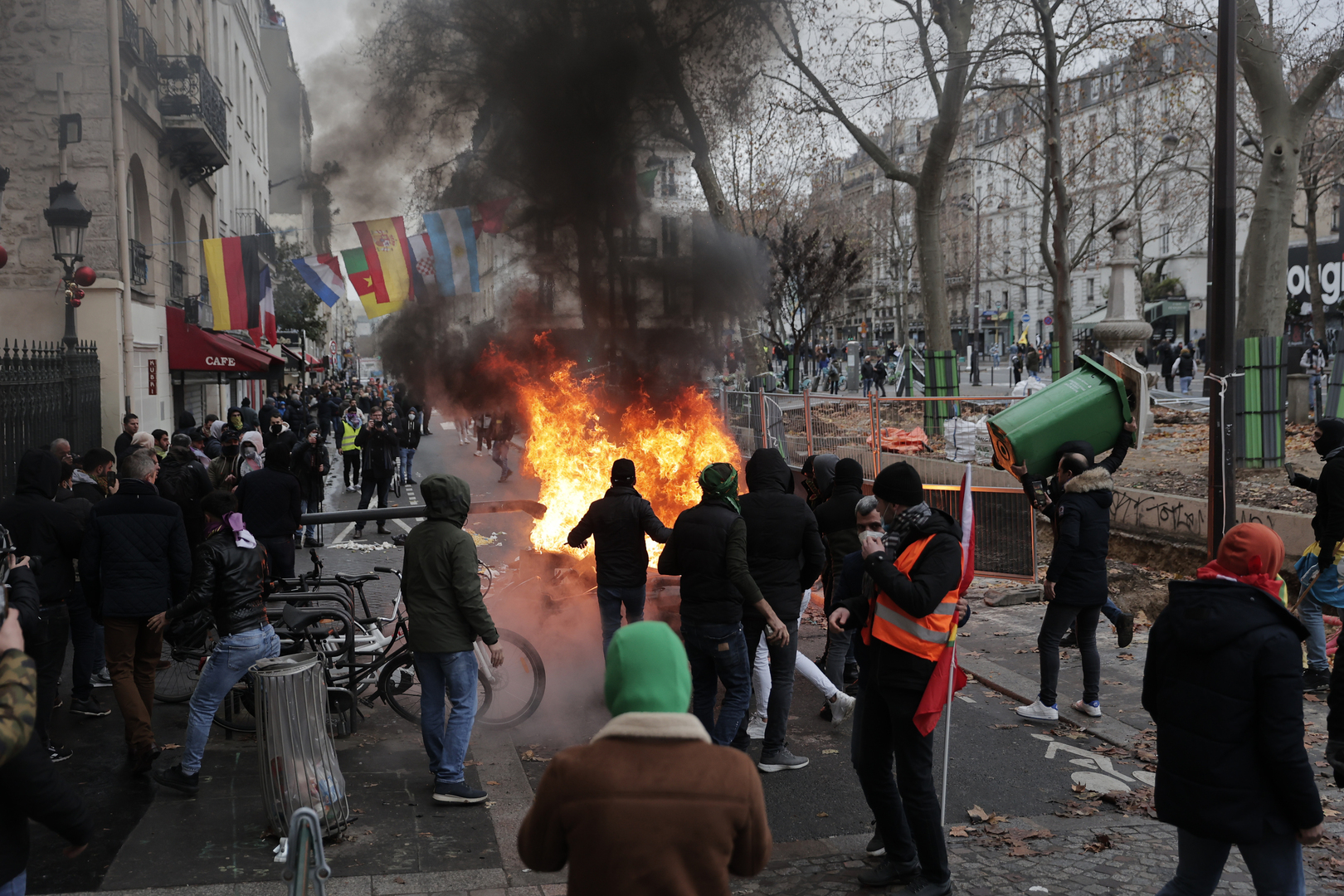 تركيا تتهم فرنسا بدعم حزب العمال الكردستاني: إنهم يحرقون شوارع باريس.. هل ستصمتون أكثر؟