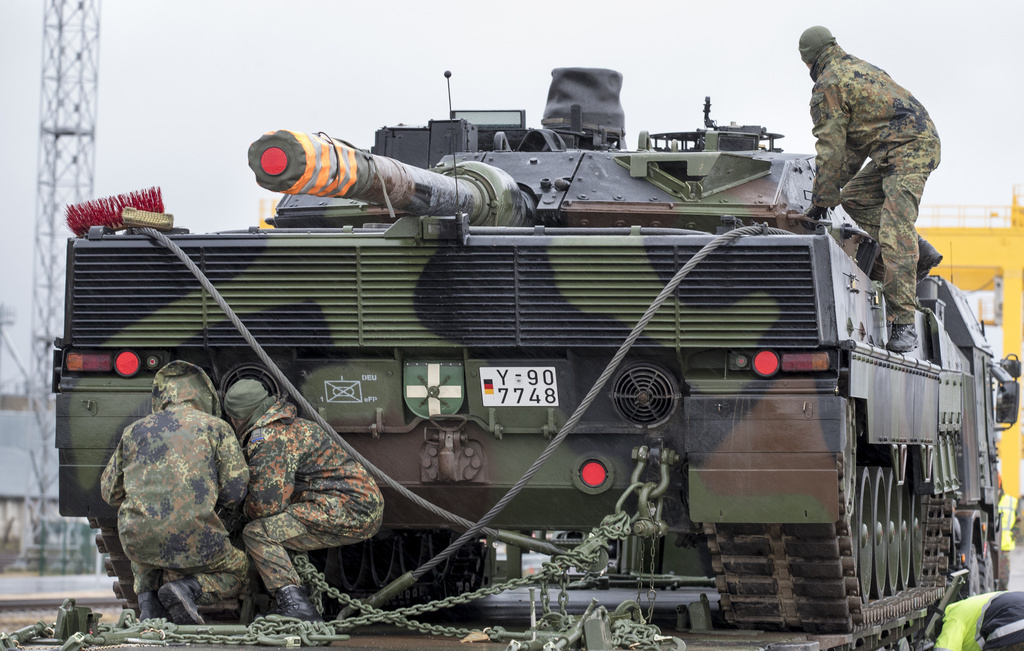 استطلاع: معظم الألمان يعارضون نقل الدبابات إلى أوكرانيا