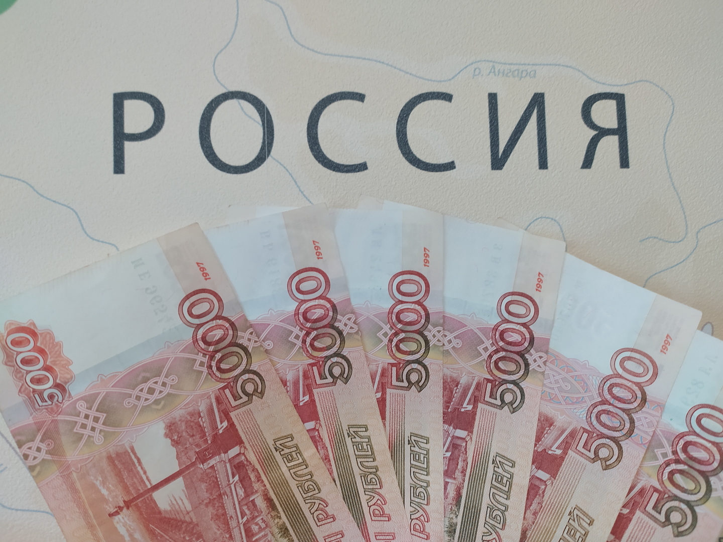 مسؤول روسي يحدد سعر صرف الروبل المفيد للاقتصاد الروسي