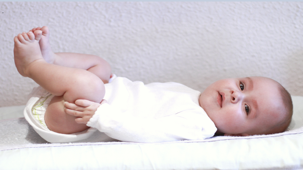 العلماء يكشفون سببا مهما وراء ركل الأطفال الحديثي الولادة بشكل عشوائي!