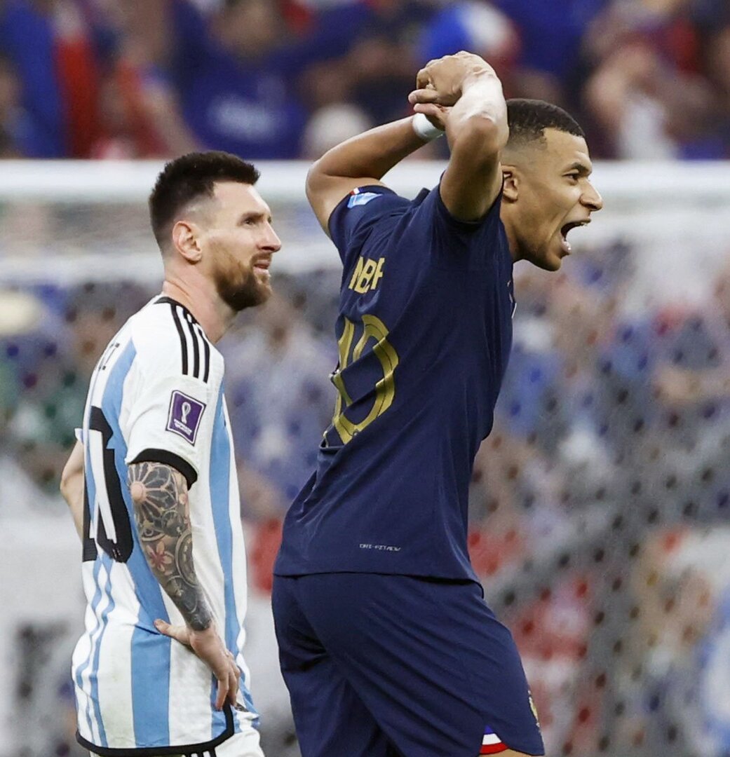 مدرب سان جيرمان يرد على أنباء وجود توتر وخلاف بين ميسي ومبابي بسبب كأس العالم