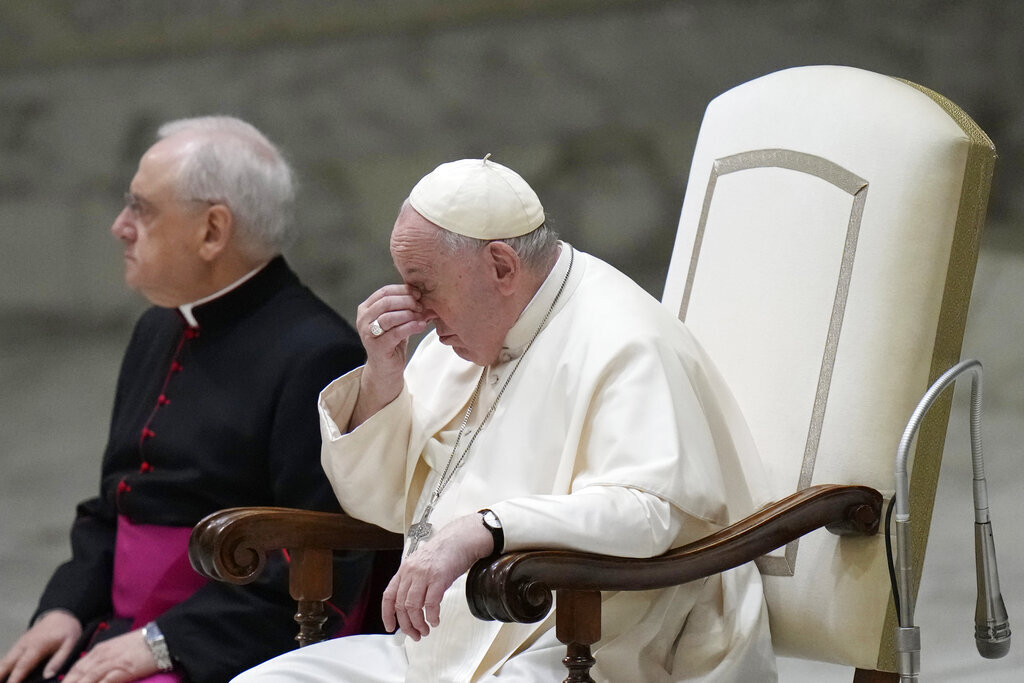 البابا فرنسيس يدعو للصلاة من أجل سلفه