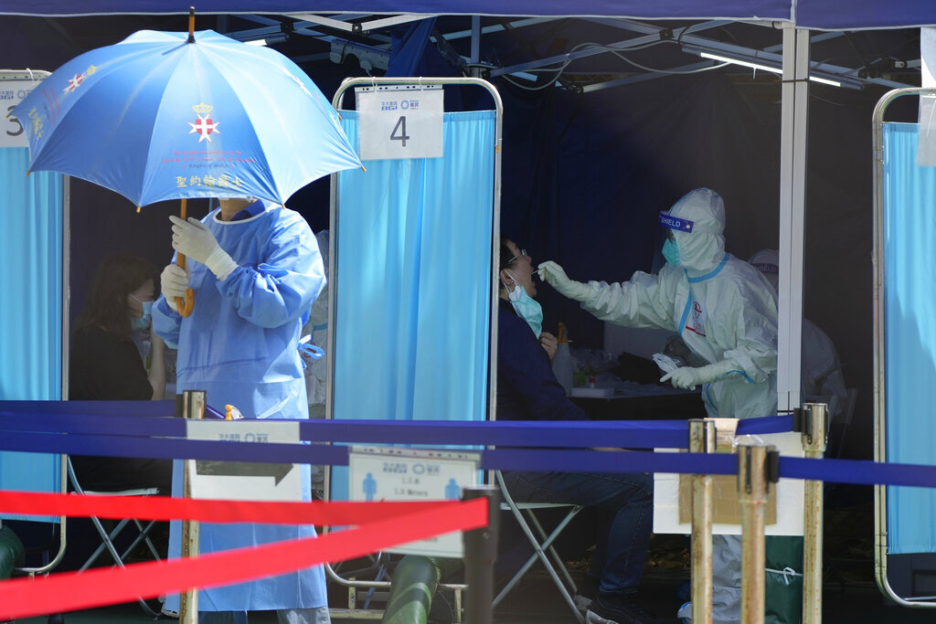 هونغ كونغ تلغي وثيقة التطعيم واختبارات كورونا للمسافرين