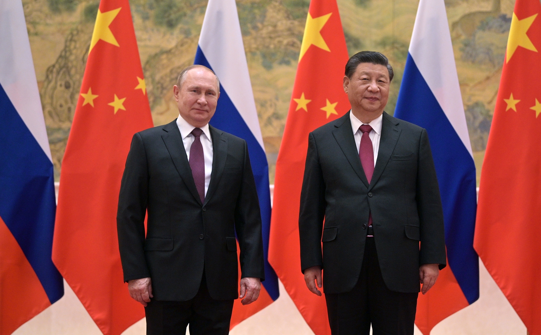 لافروف ووزير الخارجية الصيني الجديد يؤكدان رفض المسار الأمريكي في المواجهة مع الصين وروسيا