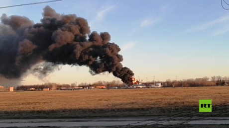 اندلاع حريق في مطار كورسك بعد هجوم بطائرة بدون طيار