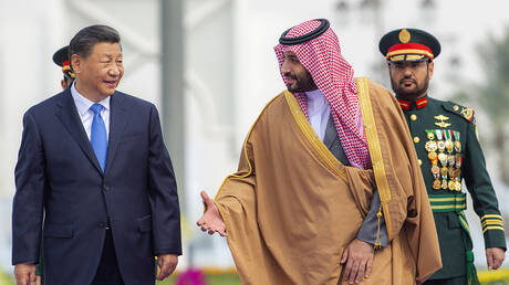 ولي العهد السعودي والرئيس الصيني يوقعان اتفاقيات توائم بين رؤية المملكة 2030 و