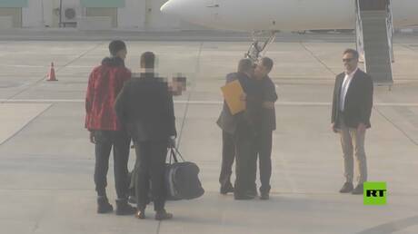 شاهد لحظة تبادل بوت وغرينير في مطار أبو ظبي