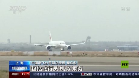 الصين تسلم أول طائرة محلية الصنع بعيدة المدى