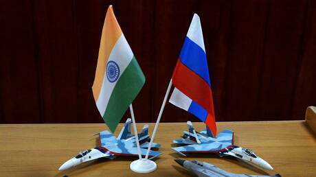 الهند تنتقل إلى بالروبية في التعامل التجاري مع روسيا