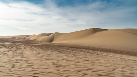 اكتشاف خطوط ورسوم غامضة في رمال الصحراء في بيرو!