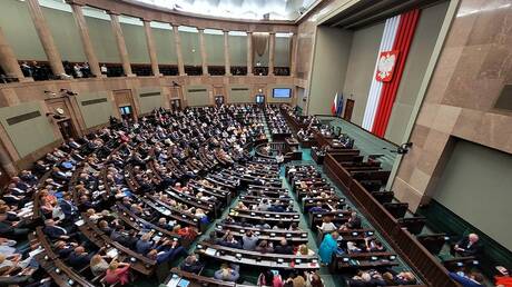 زاخاروفا تعلق على قرار برلمان بولندا إعلان روسيا 