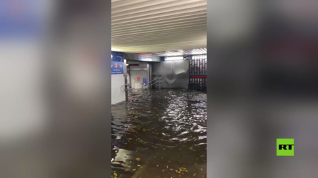 بالفيديو.. المياه تغمر مترو الأنفاق بعد أمطار غزيرة في مدريد