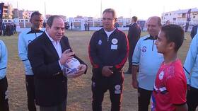 الرئيس السيسي يجيب.. كيف تصبح مثل محمد صلاح؟ (فيديو)