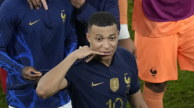 لماذا زار مبابي مقر إقامة منتخب المغرب قبل لقاء إسبانيا؟ (فيديو)